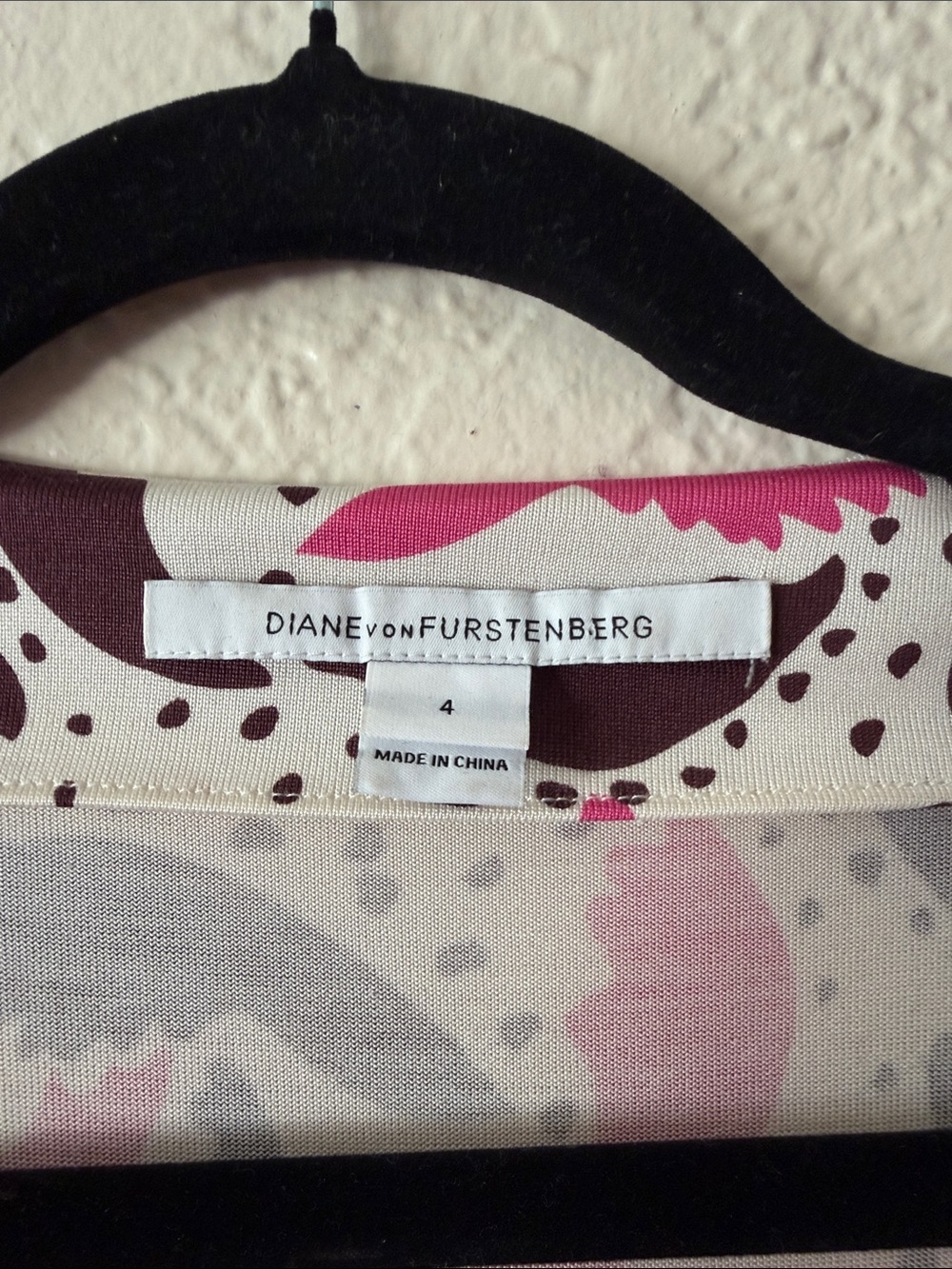 Diane Von Furstenberg 100% Silk Printed Wrap Mini Dress Size 4 Pink Purple White - Picture 3 of 7